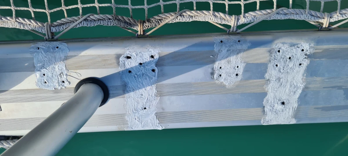 Isolamento e protezione corrosione catamarano