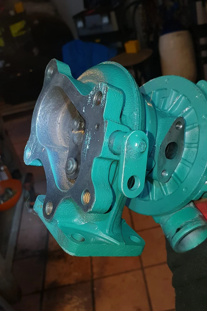 Turbina motore entrobordo Volvo Penta dopo il trattamento