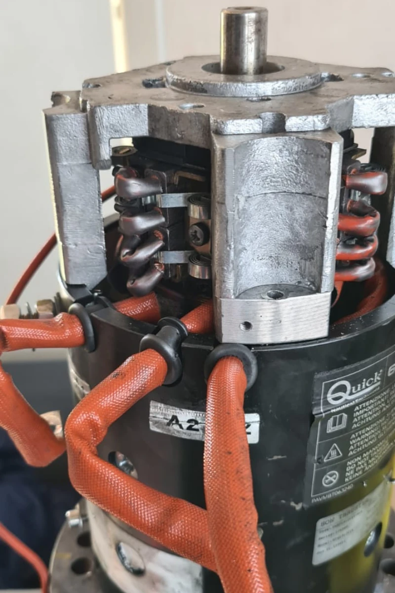 Revisione motore elica di prua