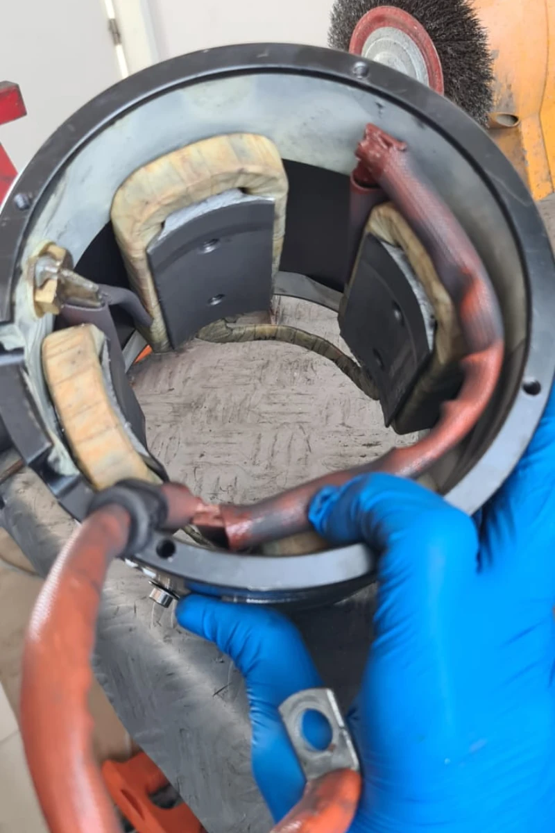 Revisione motore elica di prua