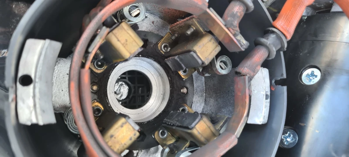 Revisione motore elica di prua