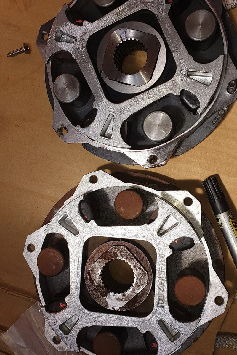 SOSTITUZIONE PARASTRAPPI MOTORE VOLVO D2 