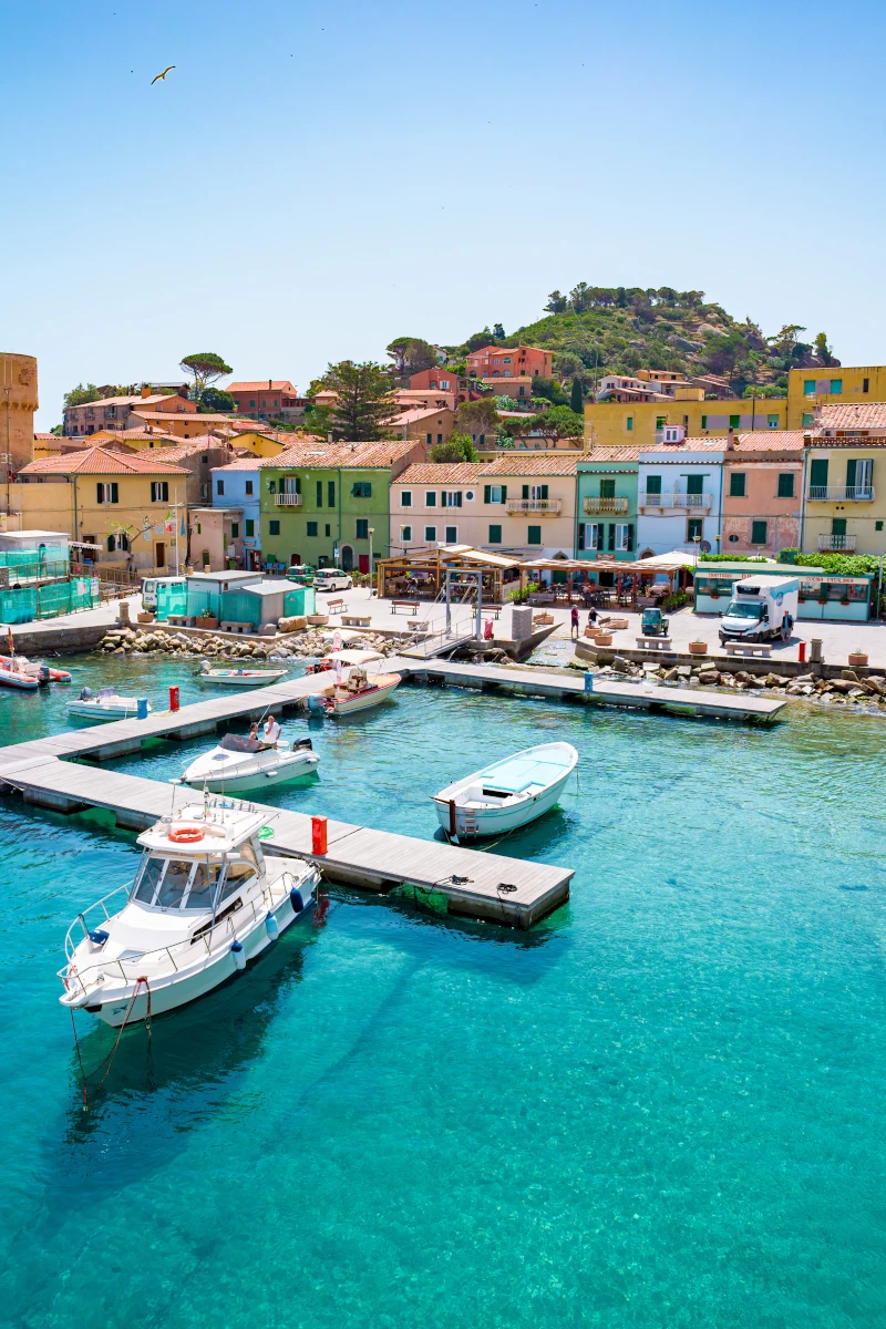 Toscana Salpa con noi per una vacanza indimenticabile in barca a vela tra le acque cristalline e le coste mozzafiato della Toscana