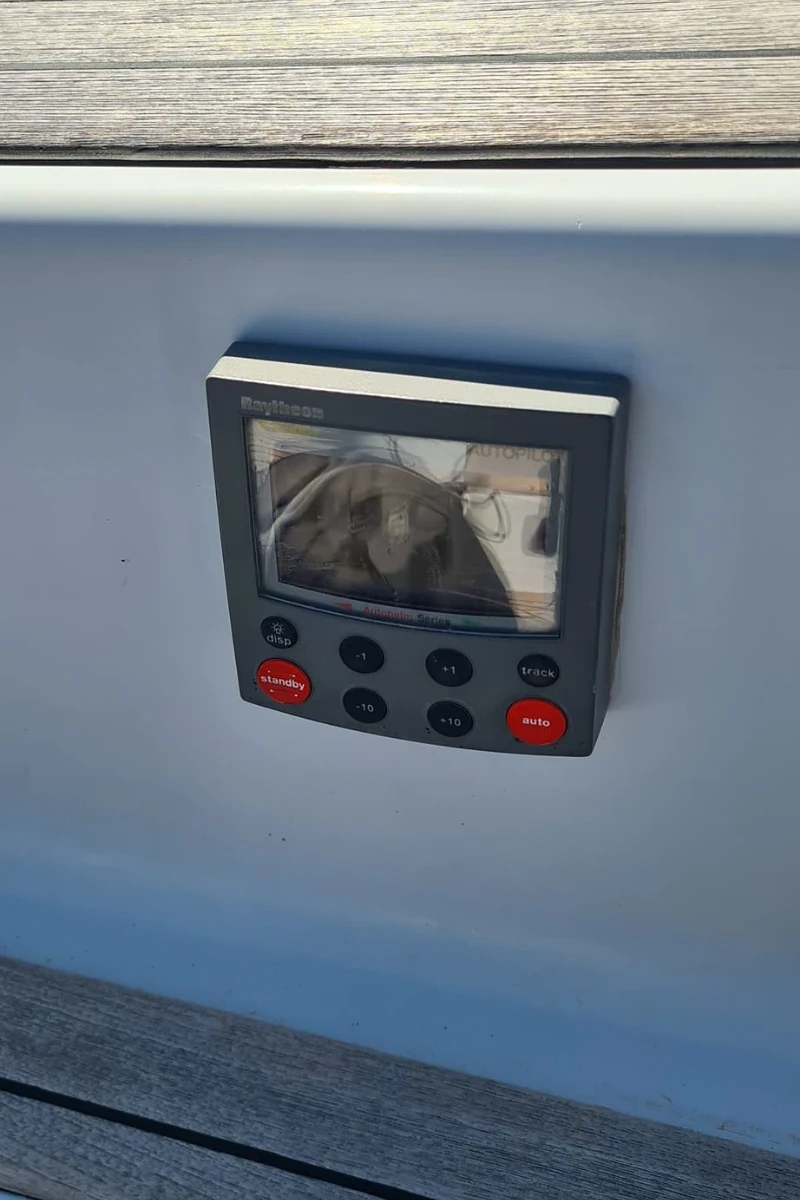 Sostituzione vecchio apparato con Raymarine p70s